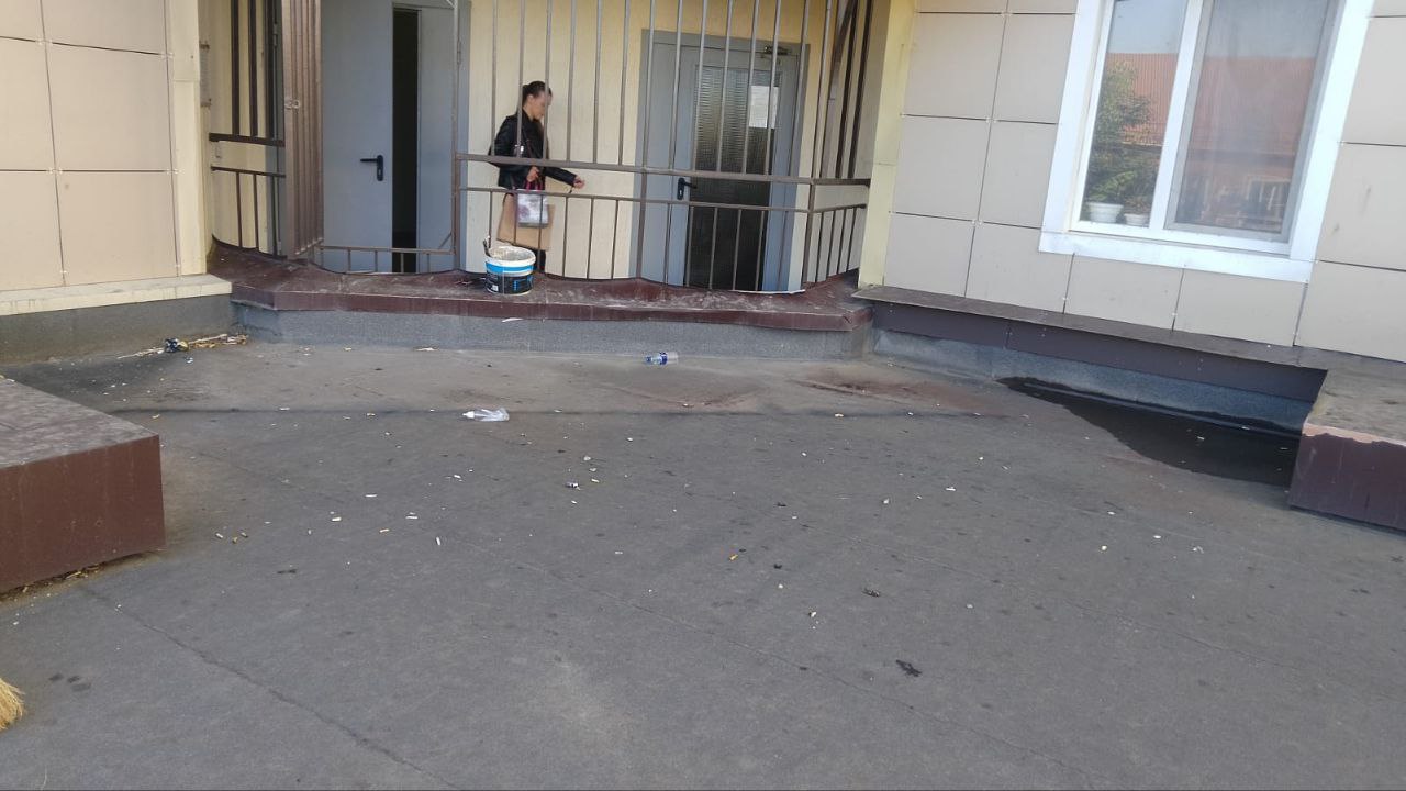 Чистка козырьков на Агрономической 2/5