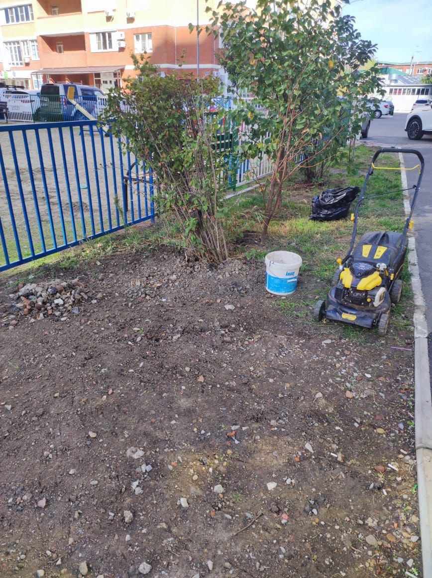 Уборка газонов на Гаражной 71/1